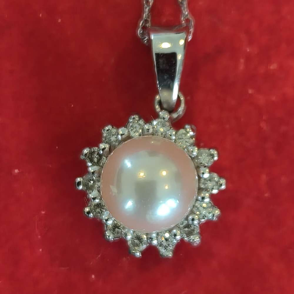 Radiant 14K White Gold Pearl And Diamond Necklace